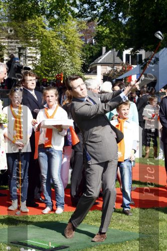 Apeldoorn 30 april 2009
Koninginnedag 2009 in apeldoorn met Koningin Beatrix Pieter v Vollenhoven Prinses Margriet Maxima Prins Willem Alexander Prins Constantijn Prinses Laurentien Prinses Mabel Prins Friso Prins Maurits Prinses Marilene Prins Pieter Christiaan Prinses Anita Prins Floris een zwangere Prinses Aimee en Prinses Annette. s middags probeerde een dwaas een aanslag te plegen op de koninklijke familie waarbij meerdere doden vielen.
Peter Smulders bv