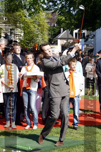 Apeldoorn 30 april 2009
Koninginnedag 2009 in apeldoorn met Koningin Beatrix Pieter v Vollenhoven Prinses Margriet Maxima Prins Willem Alexander Prins Constantijn Prinses Laurentien Prinses Mabel Prins Friso Prins Maurits Prinses Marilene Prins Pieter Christiaan Prinses Anita Prins Floris een zwangere Prinses Aimee en Prinses Annette. s middags probeerde een dwaas een aanslag te plegen op de koninklijke familie waarbij meerdere doden vielen.
Peter Smulders bv