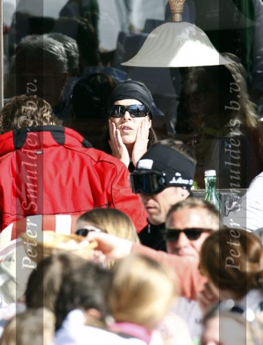 Lech 26 februari 2008
Prinses Caroline v Monaco en Prins Ernst v Hannover op skivakantie in lech.  Ze steken allebei een sigaret op.
Peter Smulders bv