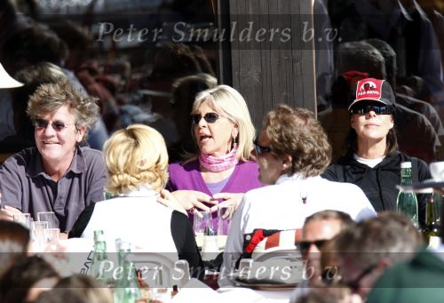 Lech 26 februari 2008
Prinses Caroline v Monaco en Prins Ernst v Hannover op skivakantie in lech.  Ze steken allebei een sigaret op.
Peter Smulders bv