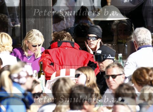Lech 26 februari 2008
Prinses Caroline v Monaco en Prins Ernst v Hannover op skivakantie in lech.  Ze steken allebei een sigaret op.
Peter Smulders bv