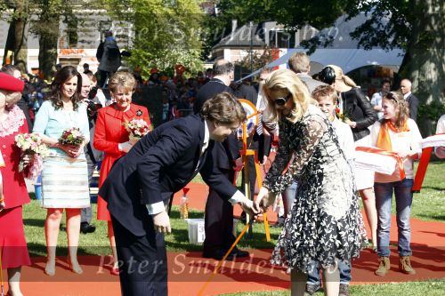 Apeldoorn 30 april 2009
Koninginnedag 2009 in apeldoorn met Koningin Beatrix Pieter v Vollenhoven Prinses Margriet Maxima Prins Willem Alexander Prins Constantijn Prinses Laurentien Prinses Mabel Prins Friso Prins Maurits Prinses Marilene Prins Pieter Christiaan Prinses Anita Prins Floris een zwangere Prinses Aimee en Prinses Annette. s middags probeerde een dwaas een aanslag te plegen op de koninklijke familie waarbij meerdere doden vielen.
Peter Smulders bv