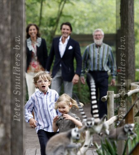Apeldoorn 30 mei 2008
Prins Maurits Prinses Marilen met Prins Lucas tijdens fotoshoot vanwege 10 jarig huwelijk in de apenheul.
