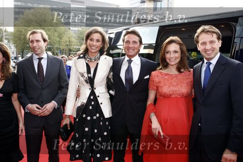 Utrecht 28 april 2009
Pieter v Vollenhoven viert zijn 70e verjaardag in het Beatrix theater in Utrecht. Prins Maurits Prinses Marilene Prins Floris Prinses Aimee zwanger Tjalling ten Cate en Prinses Annette
Peter Smulders bv