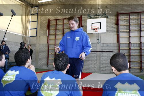 Almere 20 maart 2009
Prins Pieter Christiaan en zijn vrouw Prinses Anita bij sporthal in almere voor Make a difference day.
Peter Smulders bv