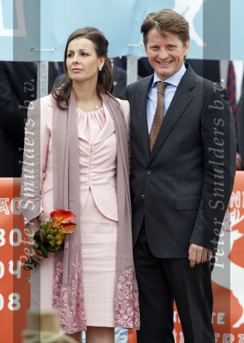 Makkum en Franeker30 april 2008
Koninginnedag 2008 met Koningin Beatrix Prins Willem Alexander Friso Constantijn Maurits Floris Pieter Christiaan Pieter v Vollenhoven en de prinsessen Maxima Laurentien Mabel Aimee Anita Margriet en Marilene.
Peter Smulders bv
