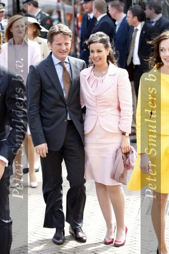 Makkum en Franeker30 april 2008
Koninginnedag 2008 met Koningin Beatrix Prins Willem Alexander Friso Constantijn Maurits Floris Pieter Christiaan Pieter v Vollenhoven en de prinsessen Maxima Laurentien Mabel Aimee Anita Margriet en Marilene.
Peter Smulders bv