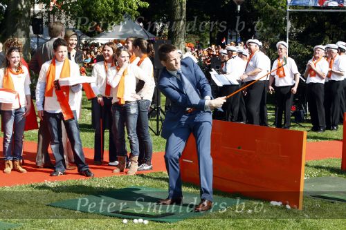 Apeldoorn 30 april 2009
Koninginnedag 2009 in apeldoorn met Koningin Beatrix Pieter v Vollenhoven Prinses Margriet Maxima Prins Willem Alexander Prins Constantijn Prinses Laurentien Prinses Mabel Prins Friso Prins Maurits Prinses Marilene Prins Pieter Christiaan Prinses Anita Prins Floris een zwangere Prinses Aimee en Prinses Annette. s middags probeerde een dwaas een aanslag te plegen op de koninklijke familie waarbij meerdere doden vielen.
Peter Smulders bv