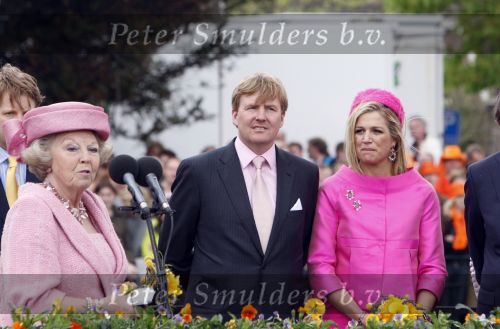 Makkum en Franeker30 april 2008
Koninginnedag 2008 met Koningin Beatrix Prins Willem Alexander Friso Constantijn Maurits Floris Pieter Christiaan Pieter v Vollenhoven en de prinsessen Maxima Laurentien Mabel Aimee Anita Margriet en Marilene.
Peter Smulders bv