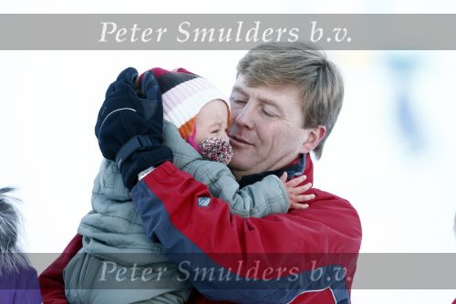 Lech 10 februari 2008
Fotosessie Koninklijke familie. Aanwezig waren Koningin Beatrix Maxima Prins Willem Alexander Amalai Alexia Ariane Prins Constantijn Prinses Laurentien Eloise Claus Cazimir en Elenore.
Peter Smulders bv