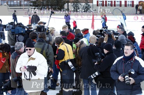 Lech 10 februari 2008
Fotosessie Koninklijke familie. Aanwezig waren Koningin Beatrix Maxima Prins Willem Alexander Amalai Alexia Ariane Prins Constantijn Prinses Laurentien Eloise Claus Cazimir en Elenore.