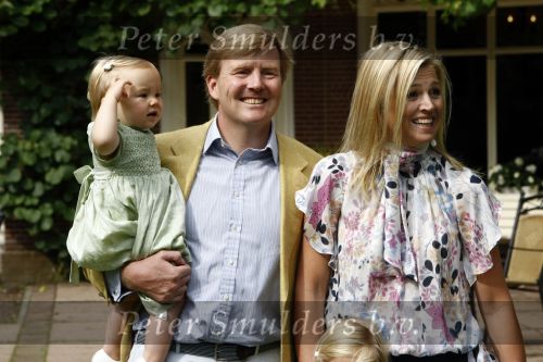 Wassenaar 11 juli 2008
Foto uurtje met prinses Maxima Prins Willem Alexander  en hun dochters Prinses Amalia Prinses Alexia en Prinses Ariane . 
Ze komen aanrijden in bakfiets.
