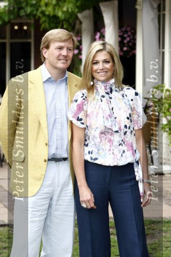 Wassenaar 11 juli 2008
Foto uurtje met prinses Maxima Prins Willem Alexander  en hun dochters Prinses Amalia Prinses Alexia en Prinses Ariane . 
Ze komen aanrijden in bakfiets.
