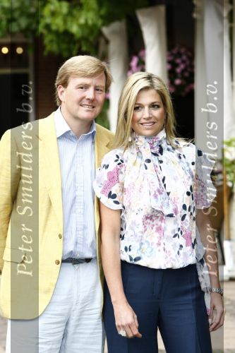 Wassenaar 11 juli 2008
Foto uurtje met prinses Maxima Prins Willem Alexander  en hun dochters Prinses Amalia Prinses Alexia en Prinses Ariane . 
Ze komen aanrijden in bakfiets.