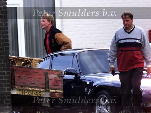 Lelystad 18 mei 2000
Prins Willem Alexander bij zijn porsche 911 op vliegveld  Lelystad.,