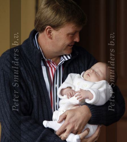 Den Haag 26 juni 2007
Fotomoment met Prins Willem Alexander Maxima Prinses Amalia Alexia en Ariane bij de koninklijke stallen. Prinses Alexia viert haar 2e verjaardag