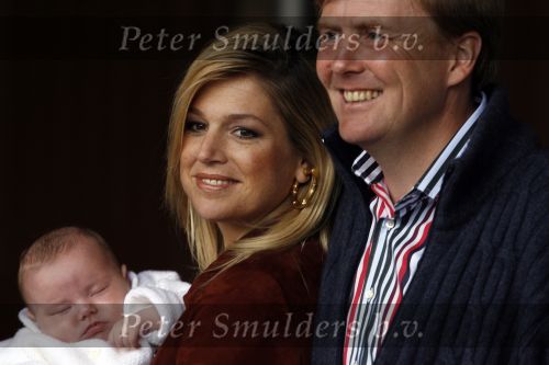 Den Haag 26 juni 2007
Fotomoment met Prins Willem Alexander Maxima Prinses Amalia Alexia en Ariane bij de koninklijke stallen. Prinses Alexia viert haar 2e verjaardag.