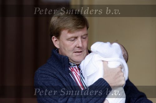 Den Haag 26 juni 2007
Fotomoment met Prins Willem Alexander Maxima Prinses Amalia Alexia en Ariane bij de koninklijke stallen. Prinses Alexia viert haar 2e verjaardag.