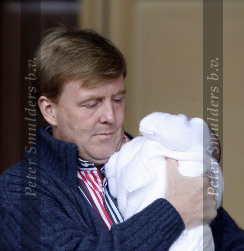 Den Haag 26 juni 2007
Fotomoment met Prins Willem Alexander Maxima Prinses Amalia Alexia en Ariane bij de koninklijke stallen. Prinses Alexia viert haar 2e verjaardag.
