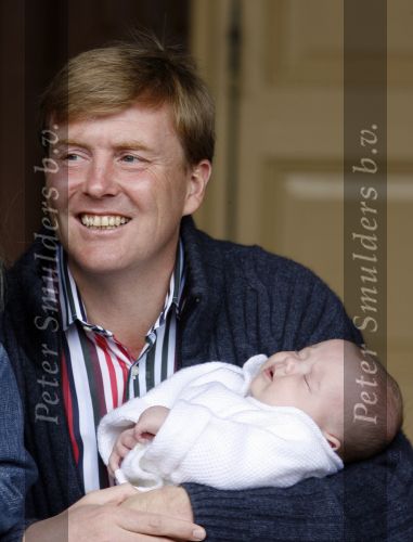 Den Haag 26 juni 2007
Fotomoment met Prins Willem Alexander Maxima Prinses Amalia Alexia en Ariane bij de koninklijke stallen. Prinses Alexia viert haar 2e verjaardag.