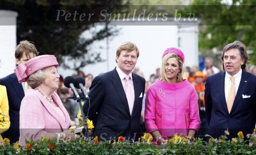 Makkum en Franeker30 april 2008
Koninginnedag 2008 met Koningin Beatrix Prins Willem Alexander Friso Constantijn Maurits Floris Pieter Christiaan Pieter v Vollenhoven en de prinsessen Maxima Laurentien Mabel Aimee Anita Margriet en Marilene.
Peter Smulders bv