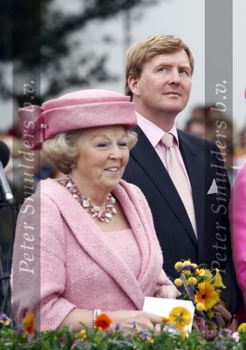 Makkum en Franeker30 april 2008
Koninginnedag 2008 met Koningin Beatrix Prins Willem Alexander Friso Constantijn Maurits Floris Pieter Christiaan Pieter v Vollenhoven en de prinsessen Maxima Laurentien Mabel Aimee Anita Margriet en Marilene.
Peter Smulders bv