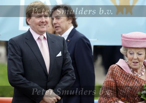 Makkum en Franeker30 april 2008
Koninginnedag 2008 met Koningin Beatrix Prins Willem Alexander Friso Constantijn Maurits Floris Pieter Christiaan Pieter v Vollenhoven en de prinsessen Maxima Laurentien Mabel Aimee Anita Margriet en Marilene.
Peter Smulders bv