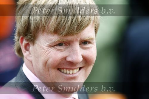 Makkum en Franeker30 april 2008
Koninginnedag 2008 met Koningin Beatrix Prins Willem Alexander Friso Constantijn Maurits Floris Pieter Christiaan Pieter v Vollenhoven en de prinsessen Maxima Laurentien Mabel Aimee Anita Margriet en Marilene. Rook aanslag op tanden prins willem alexander
Peter Smulders bv