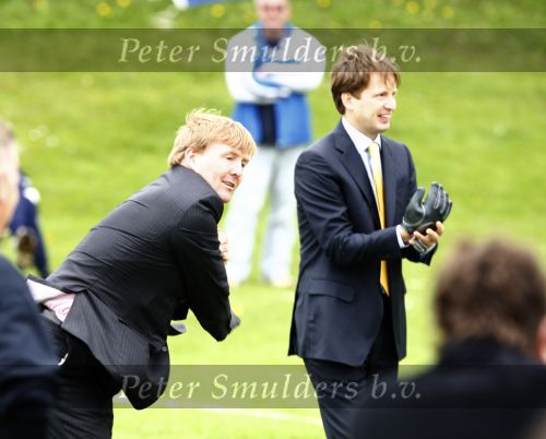 Makkum en Franeker30 april 2008
Koninginnedag 2008 met Koningin Beatrix Prins Willem Alexander Friso Constantijn Maurits Floris Pieter Christiaan Pieter v Vollenhoven en de prinsessen Maxima Laurentien Mabel Aimee Anita Margriet en Marilene.
Peter Smulders bv
