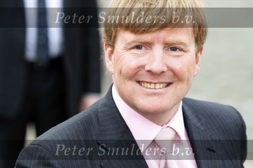 Makkum en Franeker30 april 2008
Koninginnedag 2008 met Koningin Beatrix Prins Willem Alexander Friso Constantijn Maurits Floris Pieter Christiaan Pieter v Vollenhoven en de prinsessen Maxima Laurentien Mabel Aimee Anita Margriet en Marilene. Rook aanslag op tanden prins willem alexander
Peter Smulders bv