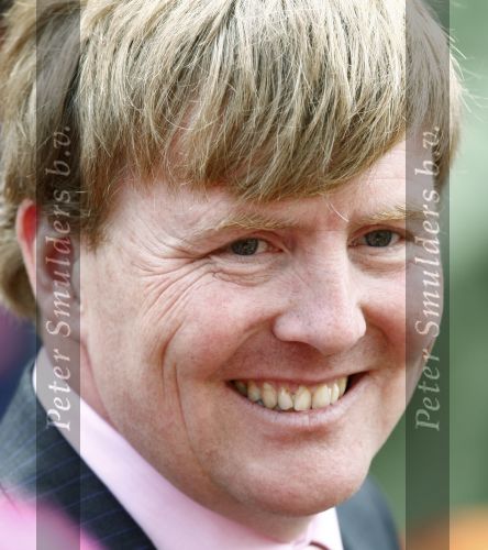 Makkum en Franeker30 april 2008
Koninginnedag 2008 met Koningin Beatrix Prins Willem Alexander Friso Constantijn Maurits Floris Pieter Christiaan Pieter v Vollenhoven en de prinsessen Maxima Laurentien Mabel Aimee Anita Margriet en Marilene. Rook aanslag op tanden prins willem alexander
Peter Smulders bv