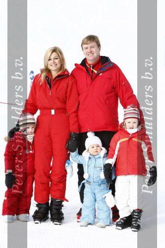 Lech 16 februari 2009
Fotosessie met de koninklijke familie in Oberlech. Koningin Beatrix Prins Willem Alexander Prinses Maxima Prinses Amalia Prinses Alexia Prinses Ariane Prins Constantijn Prins es Laurentien Claus Cazimir Eloise en  Leonore.