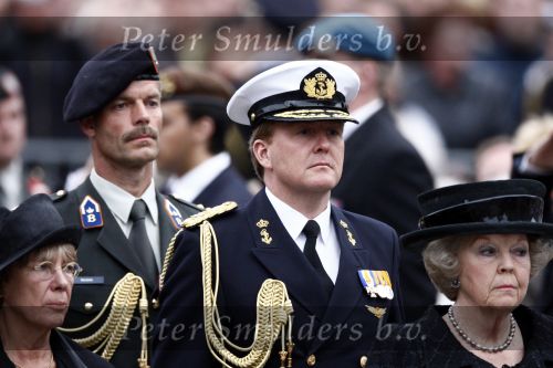 Amsterdam 4 mei 2009
Dodenherdenking op de dam met oa aanwezig Koningin Beatrix Prins Willem Alexander en prinses maxima.
Peter Smulders bv
