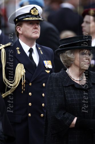 Amsterdam 4 mei 2009
Dodenherdenking op de dam met oa aanwezig Koningin Beatrix Prins Willem Alexander en prinses maxima.
Peter Smulders bv