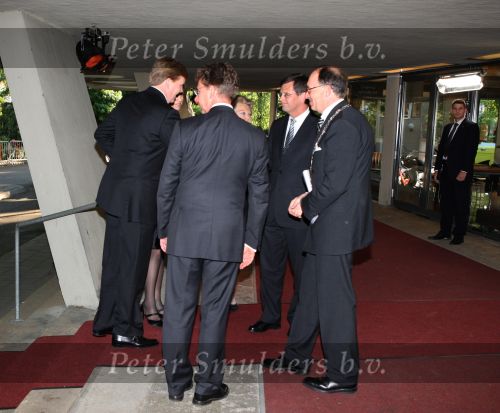 Apeldoorn, 8 Mei 2009
Speciale Herdenkingsdienst voor de slachtoffers van de ramp op Koninginnedag
Veel Politie, overal afzettingen met grote betonblokken.
Prins Willem Alexander
Foto Peter Smulders