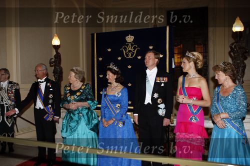 Den Haag 22 april 2009
Diner met de koninklijke familie van zweden en nederland. Aanwezig waren Prinses Maxima Koningin Beatrix Prins Willem Alexander Prinses Margriet Koning Carl Gustav en Koningin Silvia.
Peter Smulders bv
