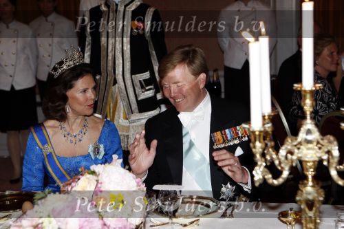 Den Haag 22 april 2009
Diner met de koninklijke familie van zweden en nederland. Aanwezig waren Prinses Maxima Koningin Beatrix Prins Willem Alexander Prinses Margriet Koning Carl Gustav en Koningin Silvia.
Peter Smulders bv