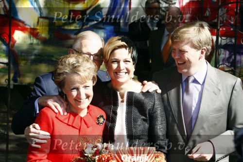 Apeldoorn 30 april 2009
Koninginnedag 2009 in apeldoorn met Koningin Beatrix Pieter v Vollenhoven Prinses Margriet Maxima Prins Willem Alexander Prins Constantijn Prinses Laurentien Prinses Mabel Prins Friso Prins Maurits Prinses Marilene Prins Pieter Christiaan Prinses Anita Prins Floris een zwangere Prinses Aimee en Prinses Annette. s middags probeerde een dwaas een aanslag te plegen op de koninklijke familie waarbij meerdere doden vielen.
Peter Smulders bv