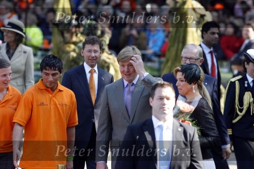 Apeldoorn 30 april 2009
Koninginnedag 2009 in apeldoorn met Koningin Beatrix Pieter v Vollenhoven Prinses Margriet Maxima Prins Willem Alexander Prins Constantijn Prinses Laurentien Prinses Mabel Prins Friso Prins Maurits Prinses Marilene Prins Pieter Christiaan Prinses Anita Prins Floris een zwangere Prinses Aimee en Prinses Annette. s middags probeerde een dwaas een aanslag te plegen op de koninklijke familie waarbij meerdere doden vielen.
Peter Smulders bv