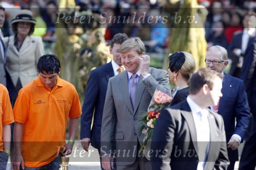 Apeldoorn 30 april 2009
Koninginnedag 2009 in apeldoorn met Koningin Beatrix Pieter v Vollenhoven Prinses Margriet Maxima Prins Willem Alexander Prins Constantijn Prinses Laurentien Prinses Mabel Prins Friso Prins Maurits Prinses Marilene Prins Pieter Christiaan Prinses Anita Prins Floris een zwangere Prinses Aimee en Prinses Annette. s middags probeerde een dwaas een aanslag te plegen op de koninklijke familie waarbij meerdere doden vielen.
Peter Smulders bv