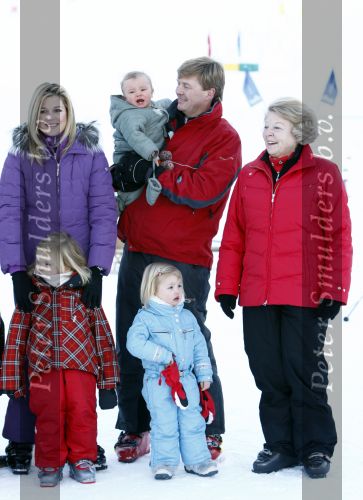 Lech 10 februari 2008
Fotosessie Koninklijke familie. Aanwezig waren Koningin Beatrix Maxima Prins Willem Alexander Amalai Alexia Ariane Prins Constantijn Prinses Laurentien Eloise Claus Cazimir en Elenore.