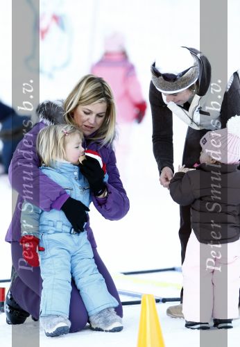 Lech 10 februari 2008
Fotosessie Koninklijke familie. Aanwezig waren Koningin Beatrix Maxima Prins Willem Alexander Amalai Alexia Ariane Prins Constantijn Prinses Laurentien Eloise Claus Cazimir en Elenore.