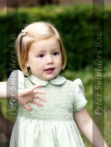 Wassenaar 11 juli 2008
Foto uurtje met prinses Maxima Prins Willem Alexander  en hun dochters Prinses Amalia Prinses Alexia en Prinses Ariane . 
Ze komen aanrijden in bakfiets.