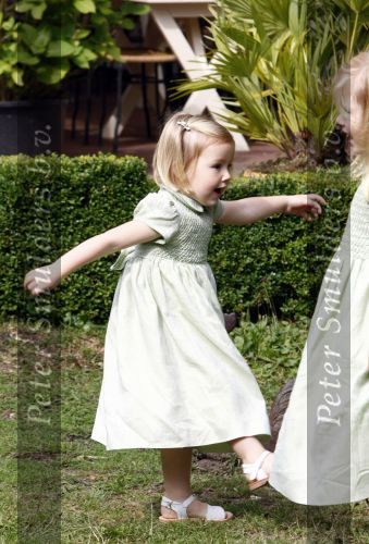 Wassenaar 11 juli 2008
Foto uurtje met prinses Maxima Prins Willem Alexander  en hun dochters Prinses Amalia Prinses Alexia en Prinses Ariane . 
Ze komen aanrijden in bakfiets.