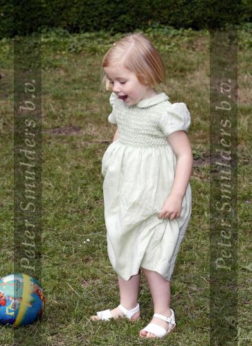 Wassenaar 11 juli 2008
Foto uurtje met prinses Maxima Prins Willem Alexander  en hun dochters Prinses Amalia Prinses Alexia en Prinses Ariane . 
Ze komen aanrijden in bakfiets.