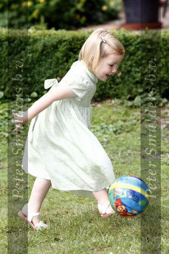 Wassenaar 11 juli 2008
Foto uurtje met prinses Maxima Prins Willem Alexander  en hun dochters Prinses Amalia Prinses Alexia en Prinses Ariane . 
Ze komen aanrijden in bakfiets.