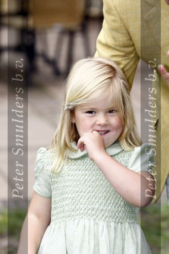 Wassenaar 11 juli 2008
Foto uurtje met prinses Maxima Prins Willem Alexander  en hun dochters Prinses Amalia Prinses Alexia en Prinses Ariane . 
Ze komen aanrijden in bakfiets.