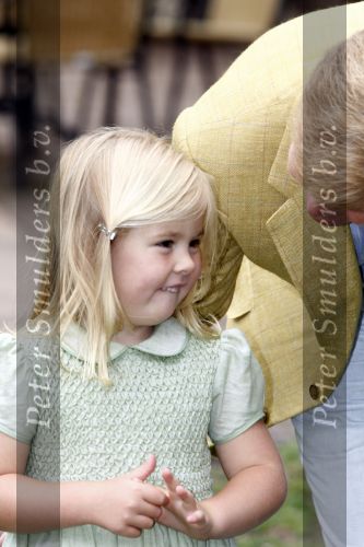 Wassenaar 11 juli 2008
Foto uurtje met prinses Maxima Prins Willem Alexander  en hun dochters Prinses Amalia Prinses Alexia en Prinses Ariane . 
Ze komen aanrijden in bakfiets.