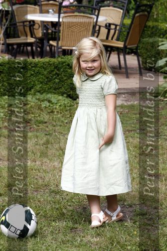 Wassenaar 11 juli 2008
Foto uurtje met prinses Maxima Prins Willem Alexander  en hun dochters Prinses Amalia Prinses Alexia en Prinses Ariane . 
Ze komen aanrijden in bakfiets.