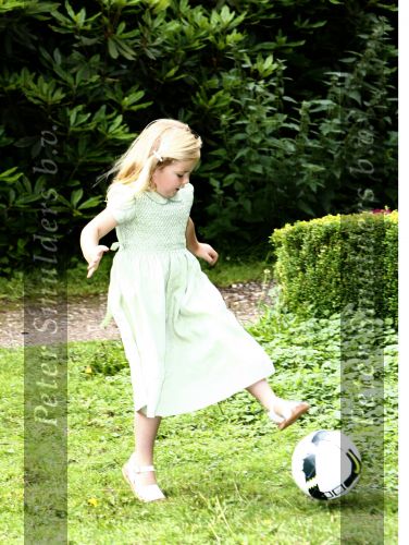 Wassenaar 11 juli 2008
Foto uurtje met prinses Maxima Prins Willem Alexander  en hun dochters Prinses Amalia Prinses Alexia en Prinses Ariane . 
Ze komen aanrijden in bakfiets.